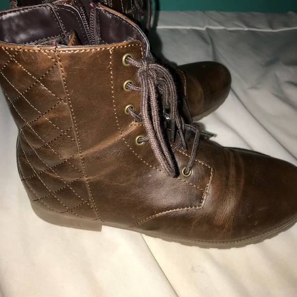 boots - Picture 2 of 3